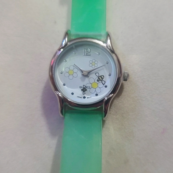 Bee's Watch - Picture 11 of 16